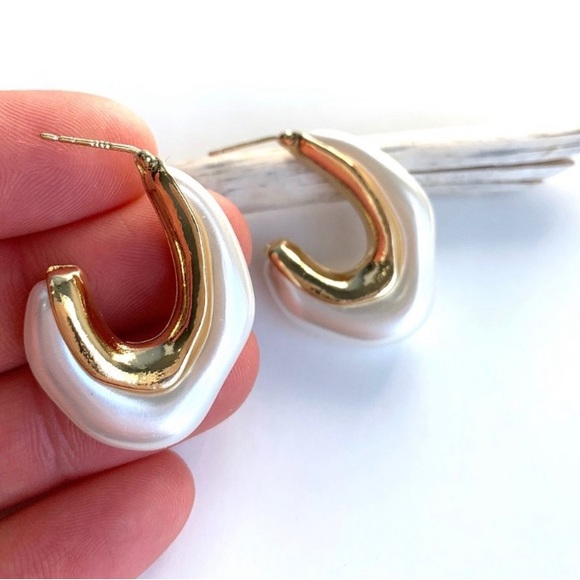 I.N.C Earrings. - Picture 2 of 4